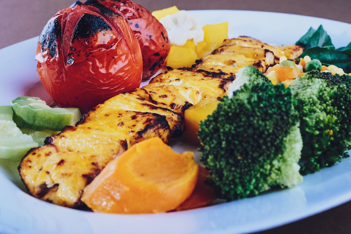Salad sayuran segar dengan dressing vinaigrette
